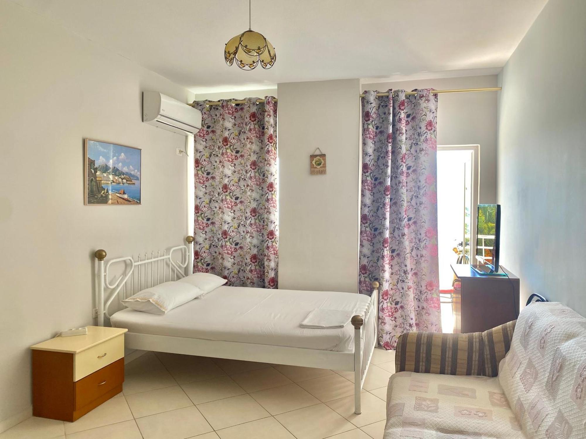 Caramel Sun Studios Apts Sarande Ngoại thất bức ảnh